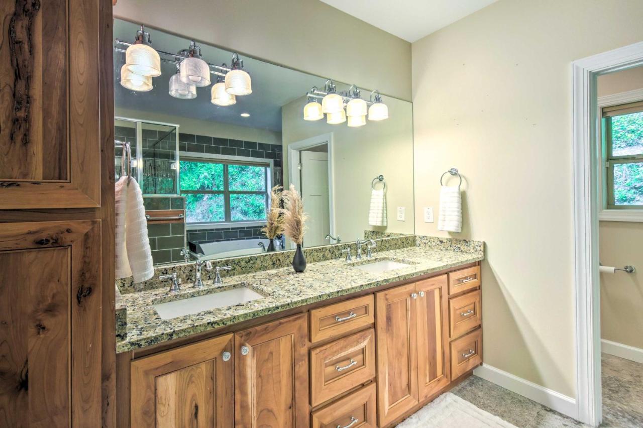 Cozy Riverside Dahlonega Home With Kayaks And Fire Pit エクステリア 写真