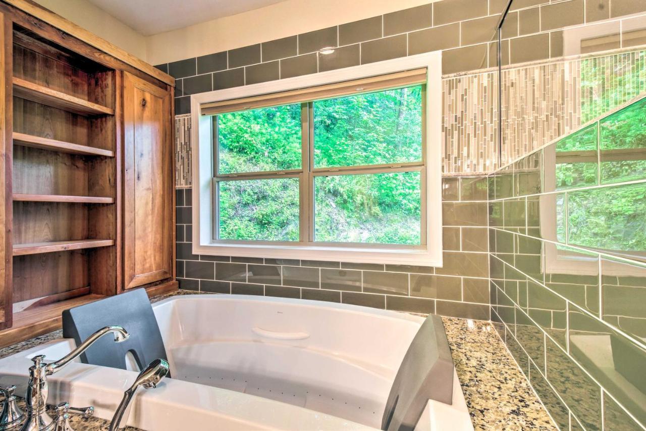 Cozy Riverside Dahlonega Home With Kayaks And Fire Pit エクステリア 写真